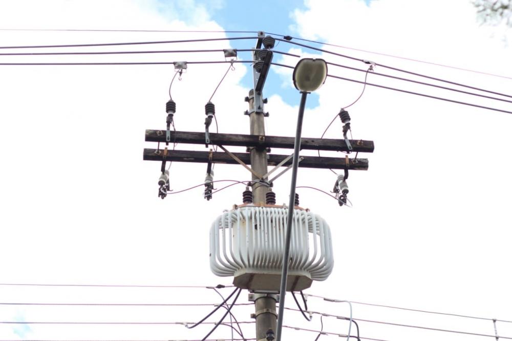 População de São Gonçalo denuncia constante falta de energia elétrica na cidade