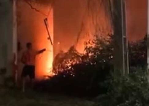 Corpo de Bombeiros é acionado para conter incêndio em vegetação no município de Picos