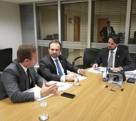Prefeito Junior Bill solicita recursos em Brasília ao ministro das cidades Alexandre Baldy