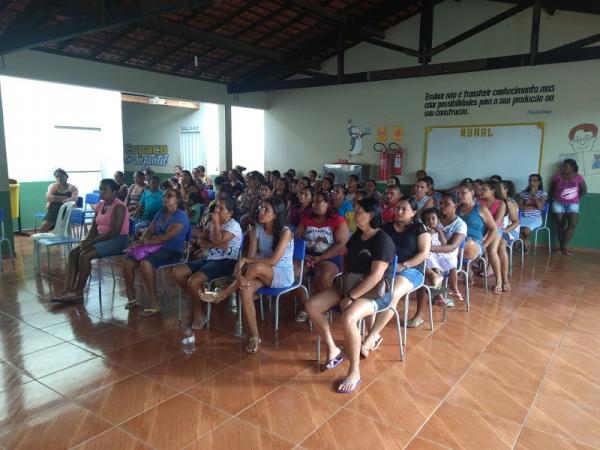 Escola do Povoado Pedras realiza reunião com pais e mestres