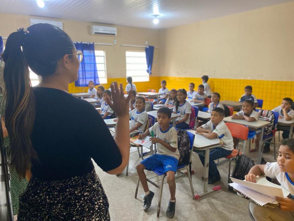 São Pedro do PI | Secretária de Educação acompanha aplicação de provas diagnósticas nas escolas municipais