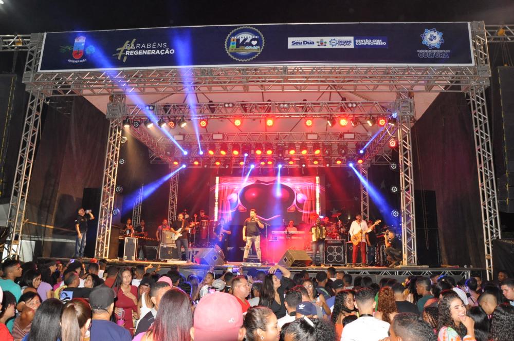 Zezo reúne multidão em show de comemoração do aniversário de 140 anos de Regeneração; imagens