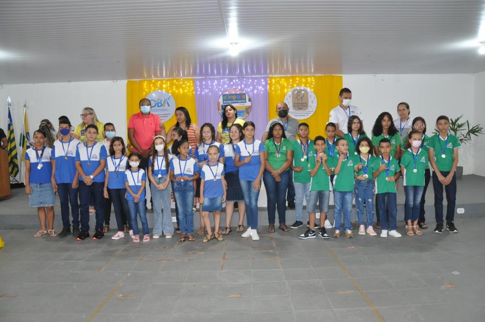 Secretaria de Educação de Hugo Napoleão realiza entrega de medalha aos alunos destaques no ano de 2022