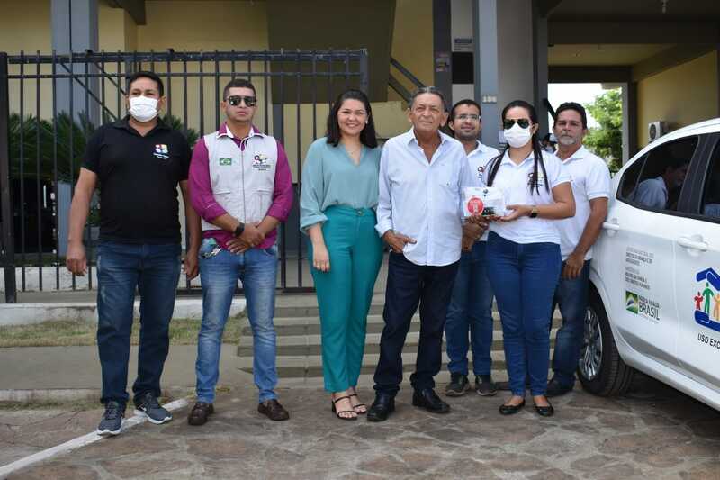 Prefeitura de Picos entrega veículo zero KM para auxiliar o trabalho do Conselho Tutelar