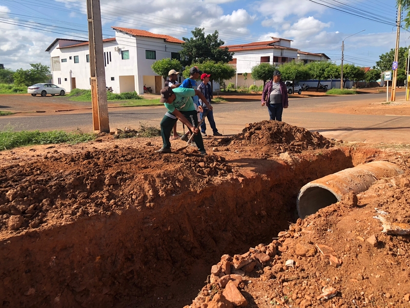 Defesa Civil realiza obra de restauração em sistema de drenagem de água no bairro Ipueiras em Picos