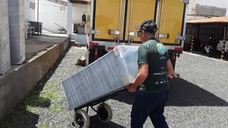 Escolas municipais de Picos são beneficiadas com novo mobiliário e dez laboratórios de informática