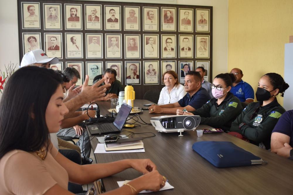 Prefeito Gil Paraibano recebe visita do presidente do INCT para discutir sobre o Lixão de Picos