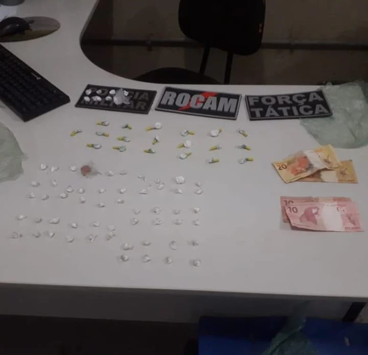 Homem é conduzido pela PM após ser flagrado com drogas em Picos