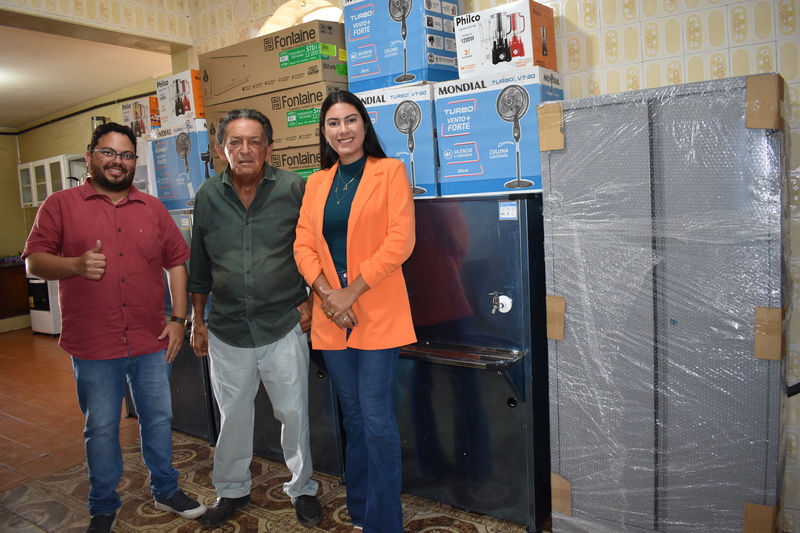 Prefeito Gil Paraibano realiza entrega de equipamentos para Secretaria de Assistência Social de Picos