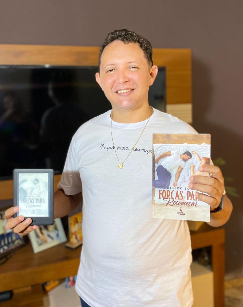 Escritor Patrick Sousa avalia sucesso e repercussão de sua mais recente obra Forças Para Recomeçar: “Feliz demais”!