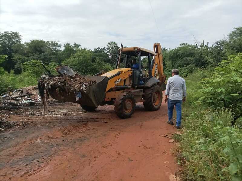 Prefeitura de Picos realiza limpeza de lixos e entulhos depositados às margens do Rio Guaribas
