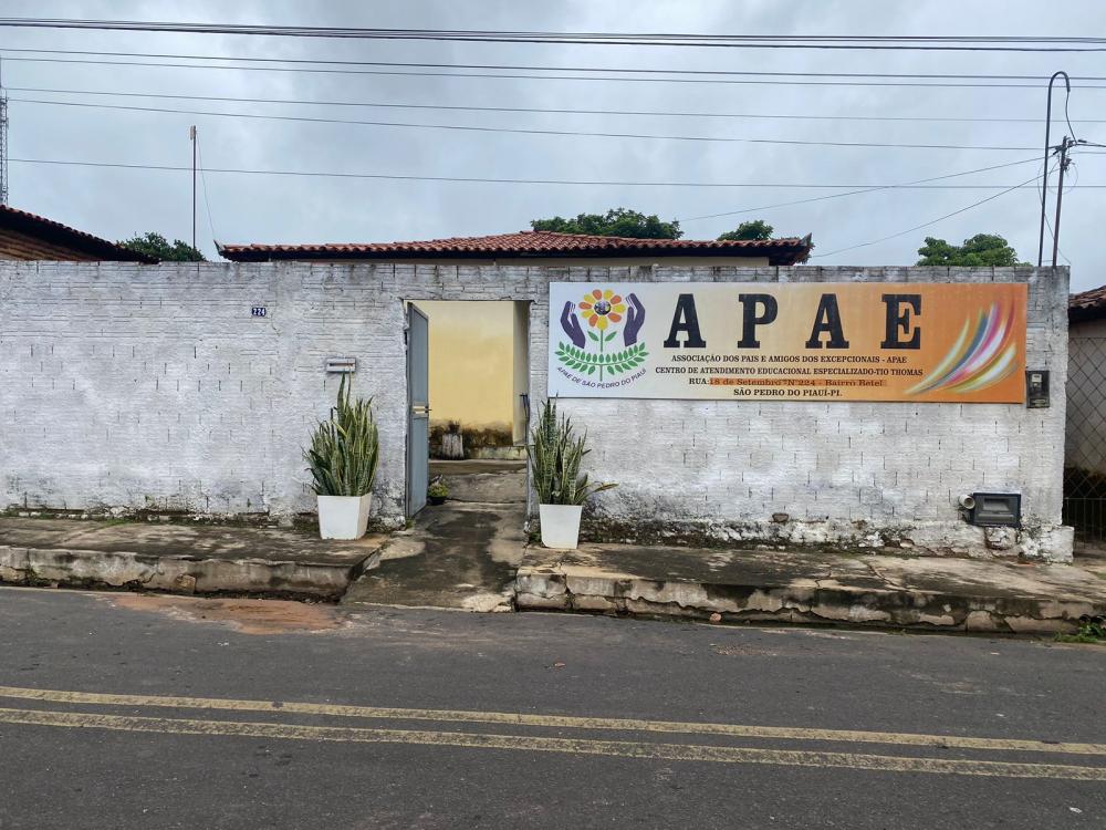 Bandidos arrombam sede da APAE de São Pedro do Piauí e furtam produtos de consumo