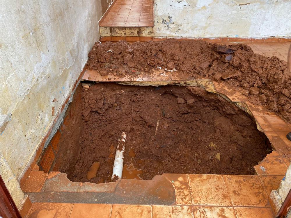Defesa Civil realiza vistoria após cratera abrir em residência em Picos 