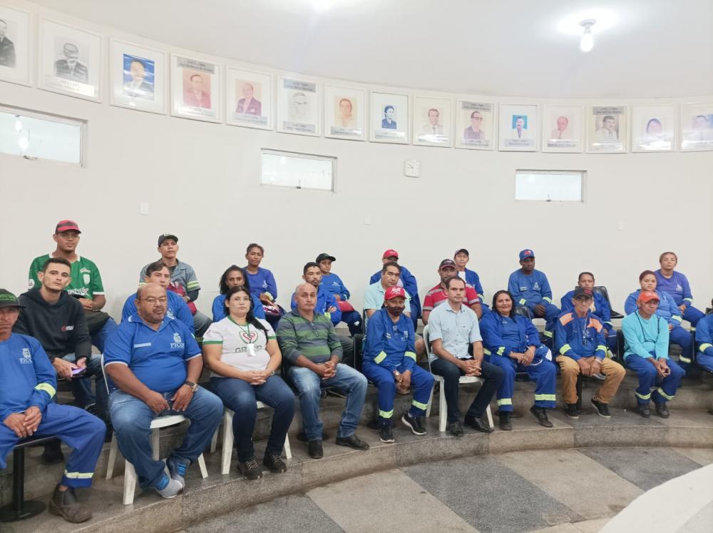 Prefeitura de Picos realiza encontro formativo sobre o uso EPIs voltado para os profissionais da limpeza pública