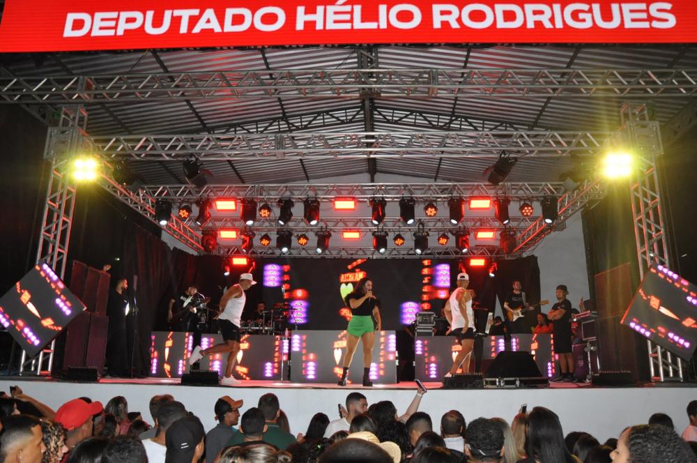 Município de Hugo Napoleão comemora aniversário de 59 anos com grande show em praça pública; imagens