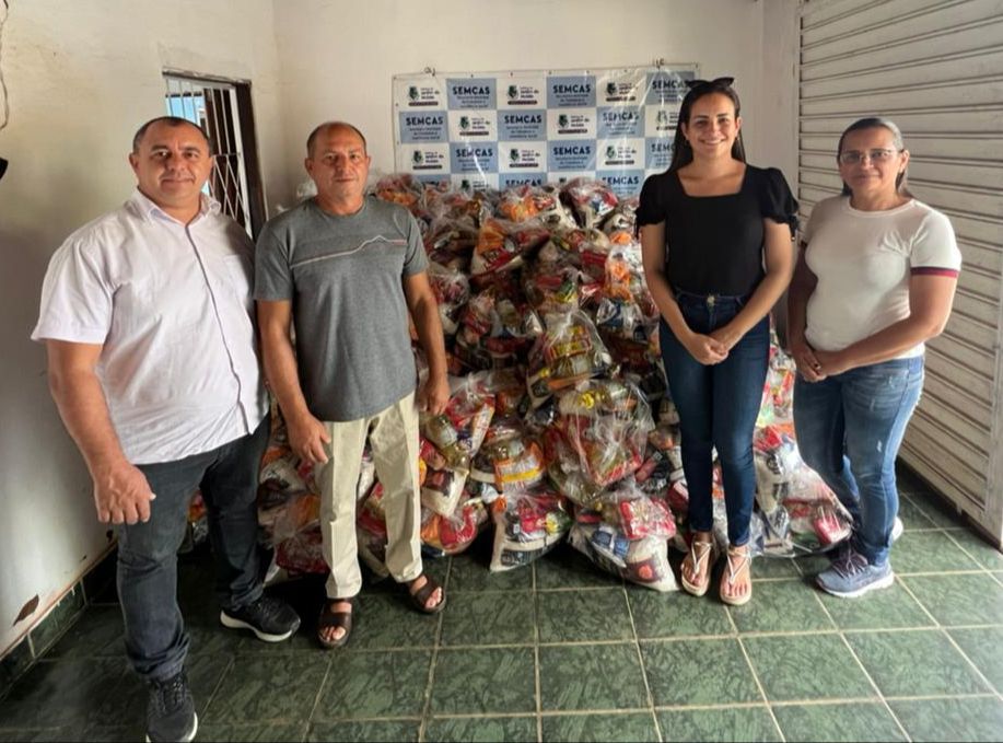 Prefeitura de Jardim do Mulato distribui peixes e cestas básicas para a população