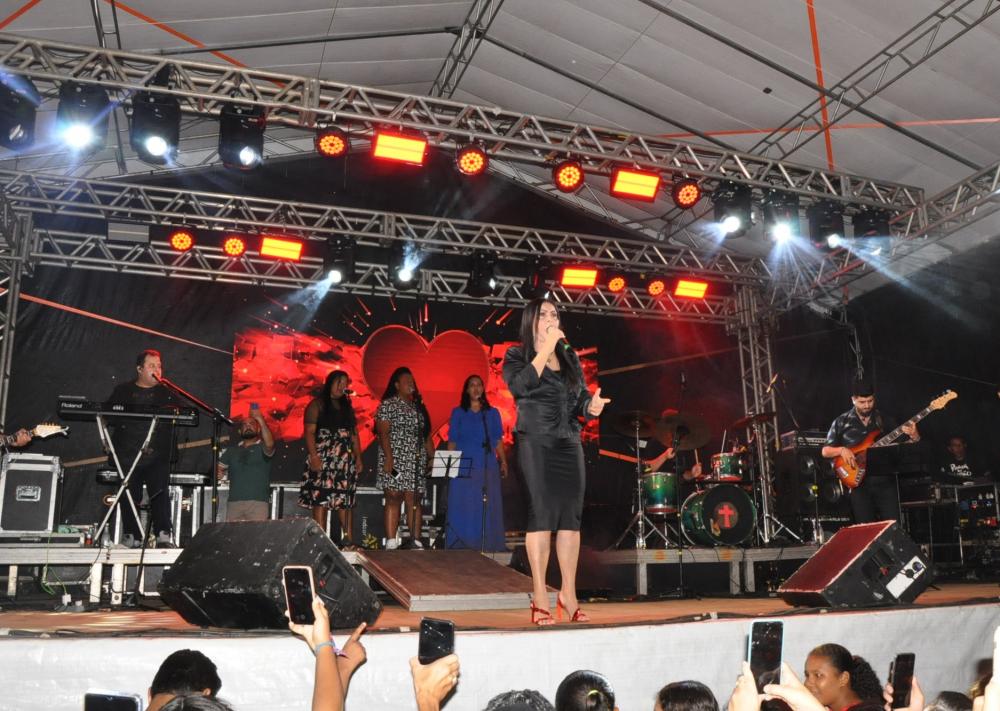 Culto e show da cantora Shirley Carvalhaes marcam o 31º aniversário de Jardim do Mulato; imagens
