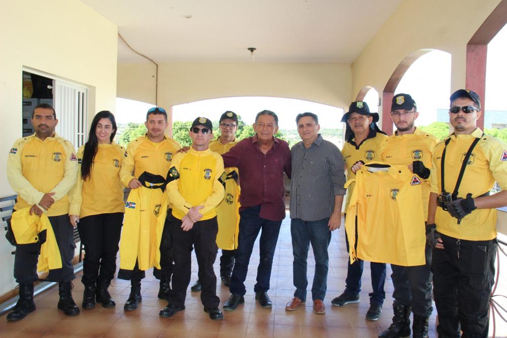 Prefeitura de Picos realiza entrega de fardamento para os agentes de trânsito