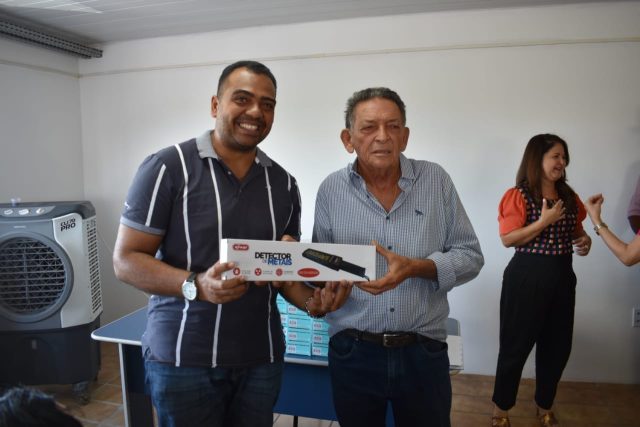 Prefeitura de Picos realiza entrega de detectores de metais para todas as escolas municipais
