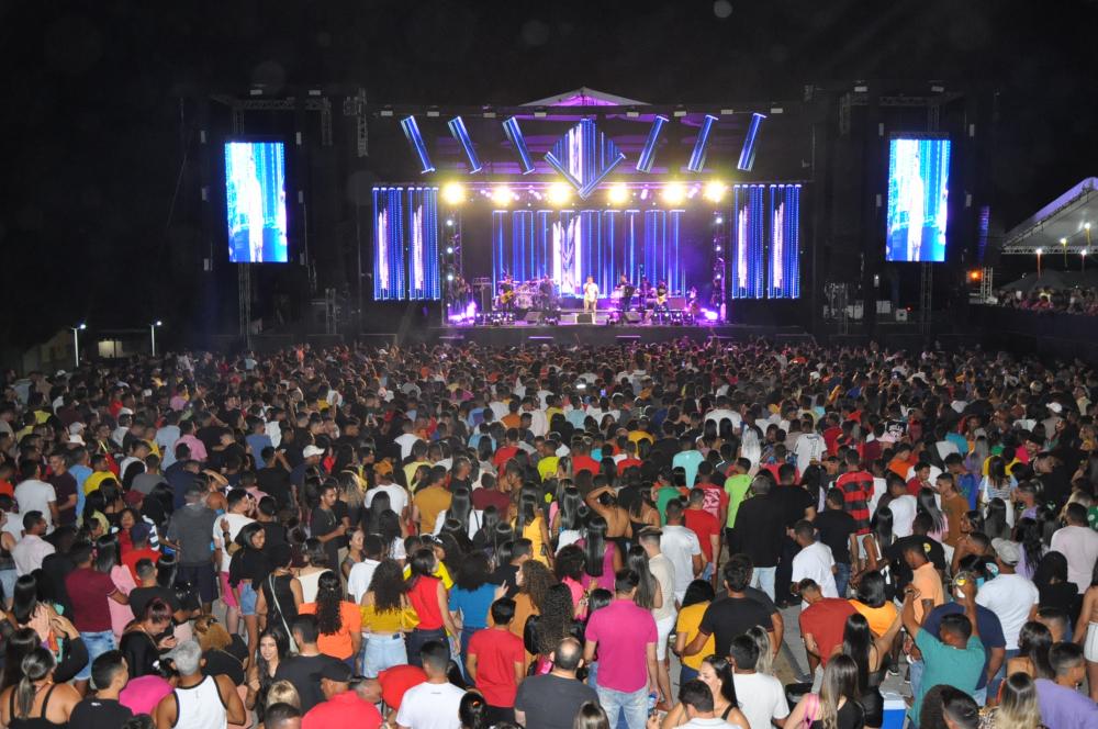 Show do sertanejo Murilo Huff reúne multidão em São Pedro do Piauí; imagens