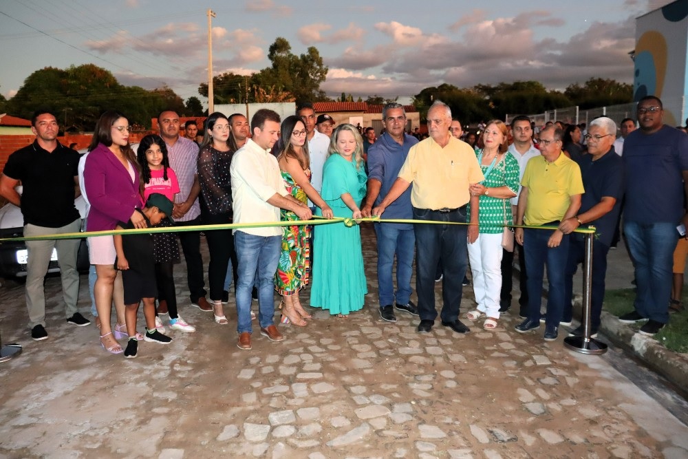 Prefeito Júnior Bill inaugura pavimentações e entrega escola nova em São Pedro do Piauí