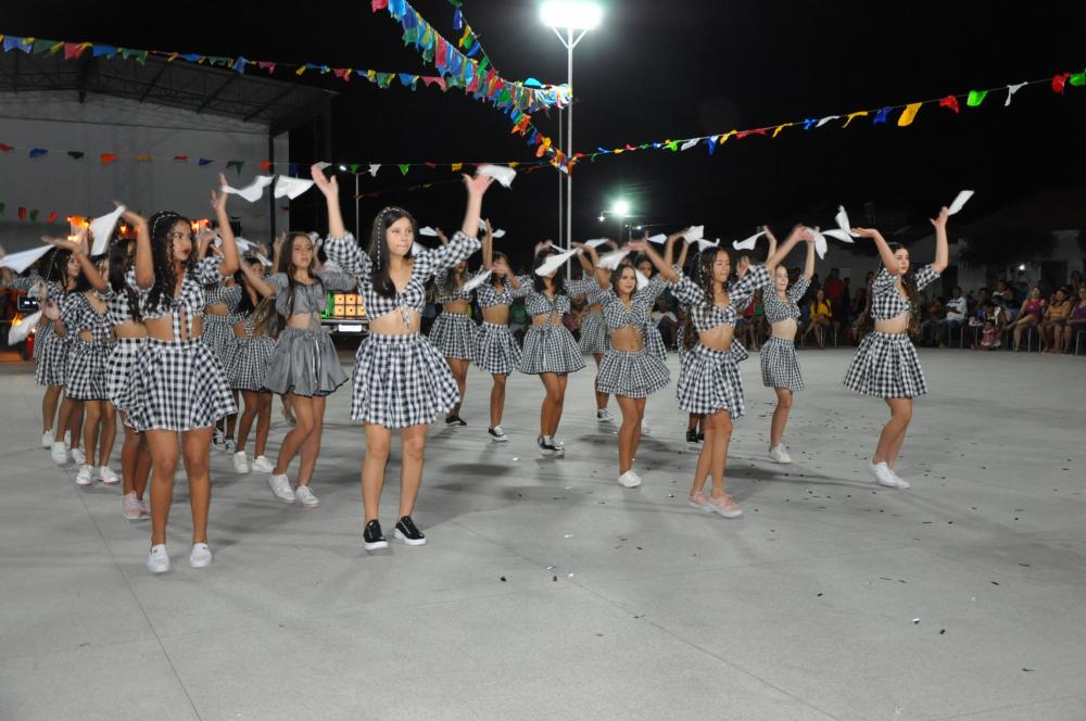 Prefeitura de Hugo Napoleão realiza arraiá junino com quadrilhas das escolas municipais; imagens