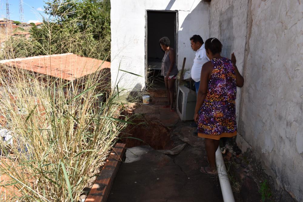 Secretaria de Defesa Civil realiza vistoria técnica em casa no Bairro São José em Picos
