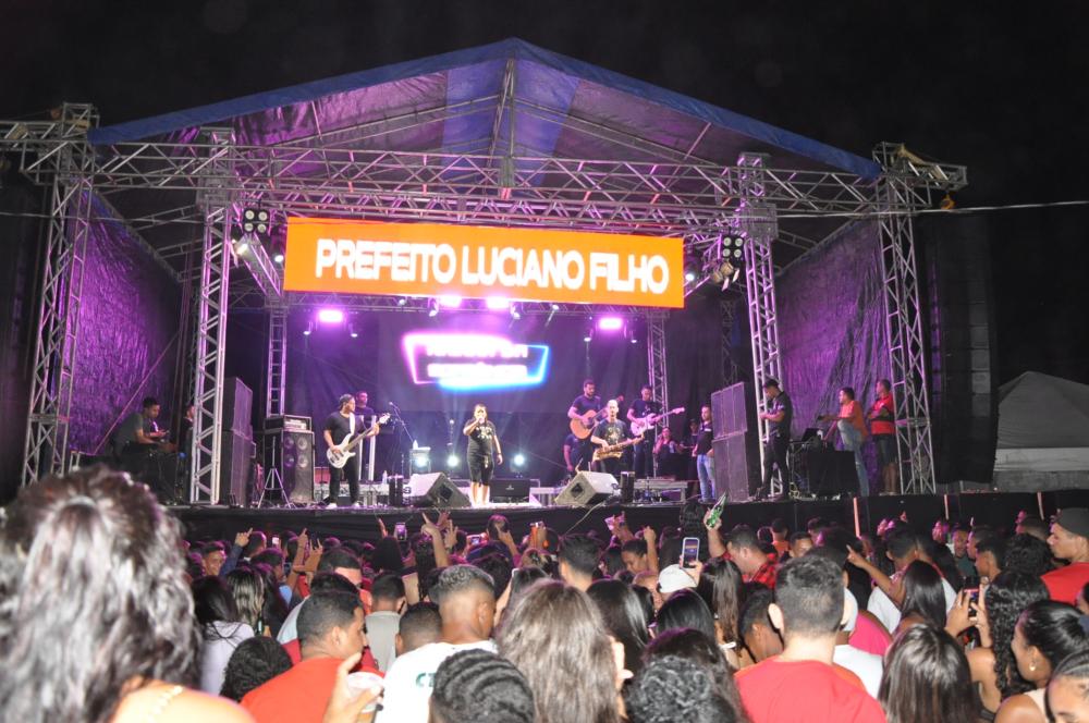 Raquel dos Teclados leva multidão aos festejos da comunidade Sossego, em Hugo Napoleão; imagens