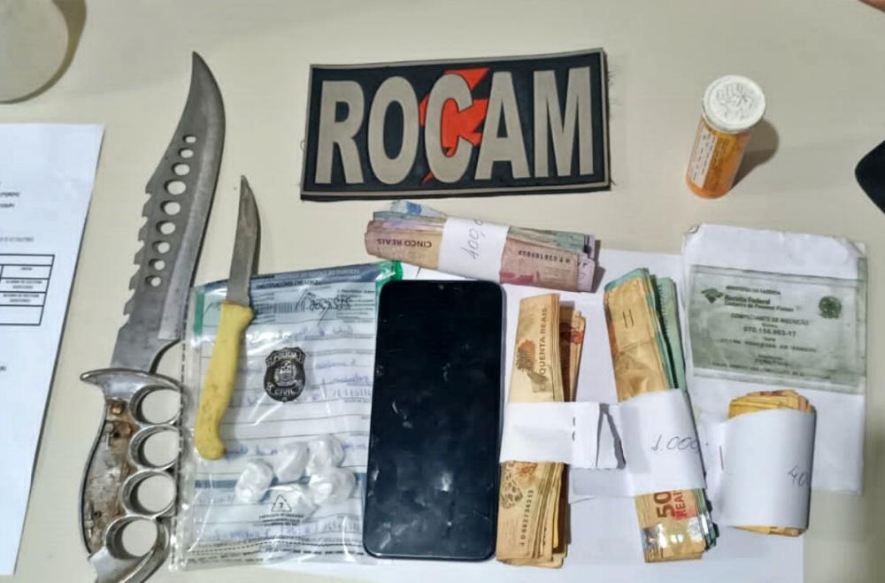Polícia Militar conduz mulher para a delegacia por tráfico de drogas e Picos