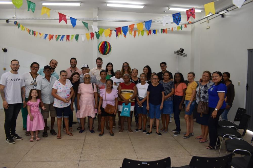 SEMTAS de Picos realiza palestra com idosos sobre alimentação saudável