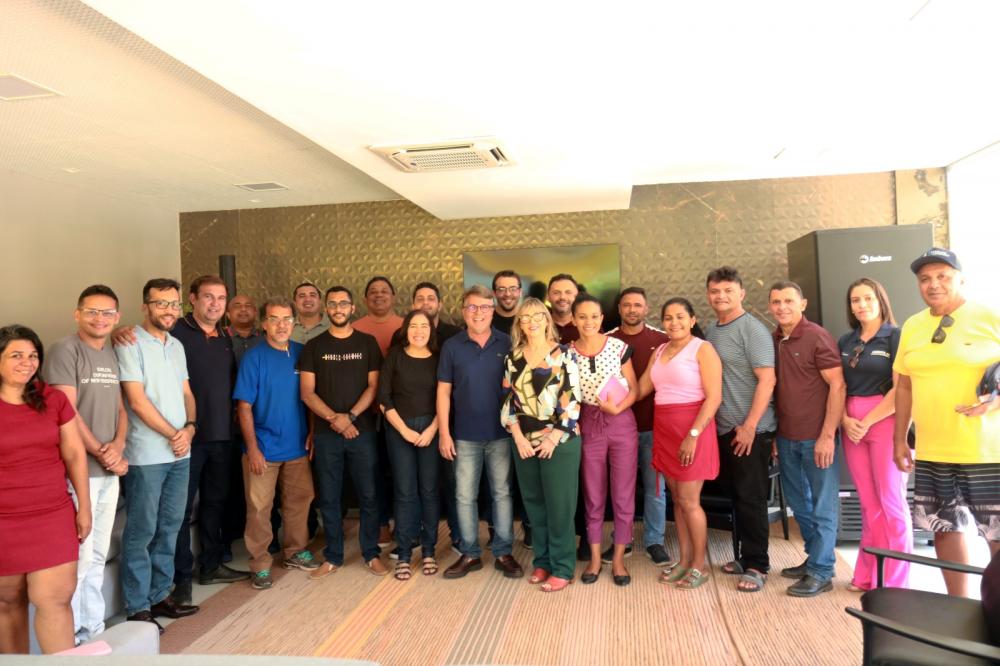 Prefeito João Luiz reúne equipe e trata sobre a 21ª Semana Cultural e Feira da Agricultura Familiar de Monsenhor Gil