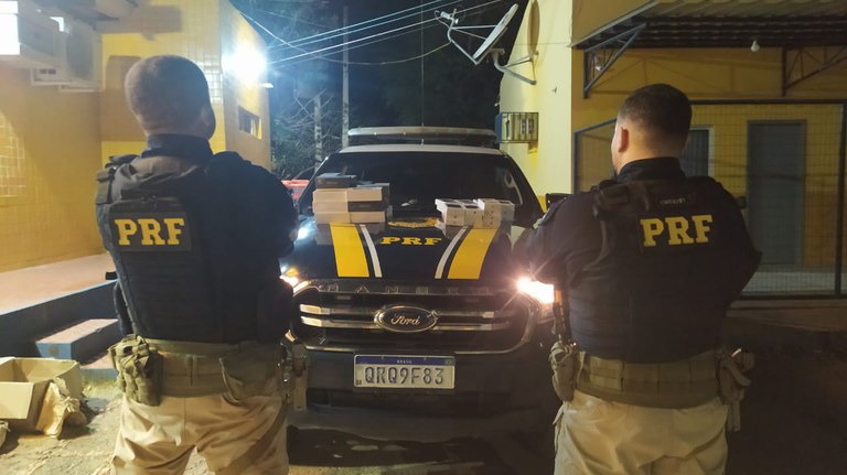 Carga ilegal de 400 aparelhos eletrônicos que vinha de São Paulo é apreendida pela PRF em Picos