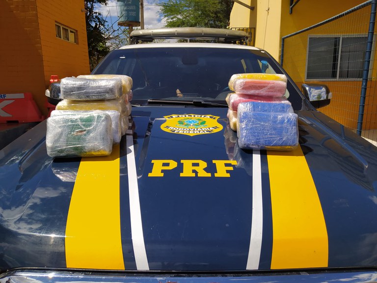 PRF apreende mais de 20kg de maconha em veículo em Picos