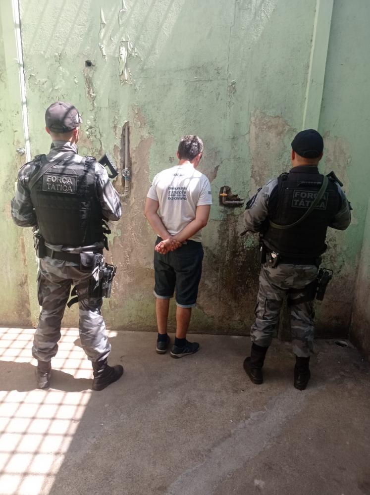 Policiais do 4º BPM e da DEAM prendem suspeito de feminicídio em Picos