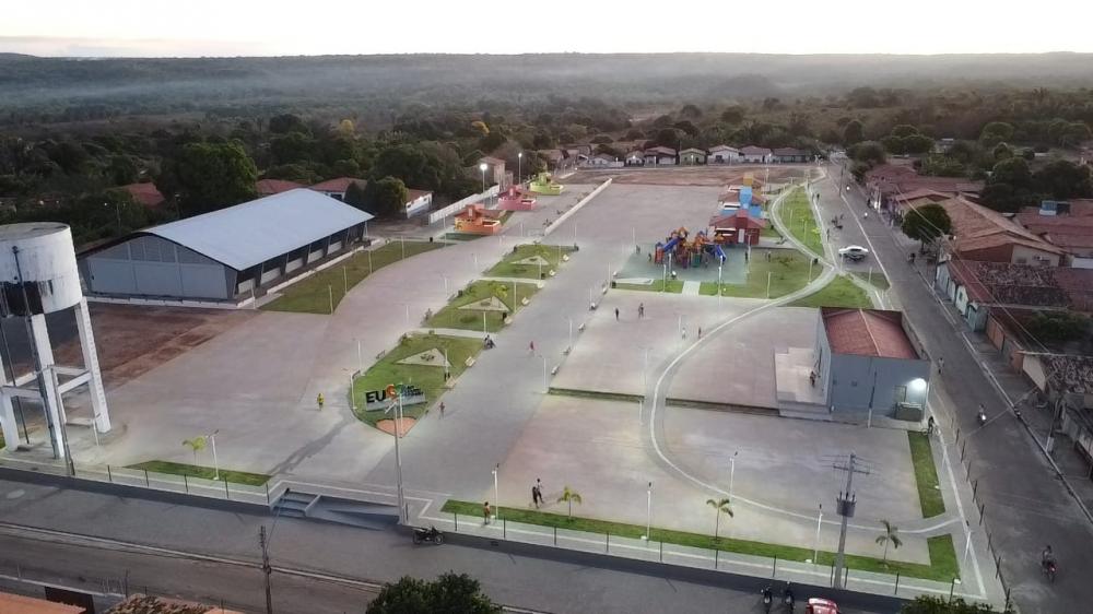 Prefeitura de São Pedro do Piauí entrega quiosques em praça de eventos para permissionários