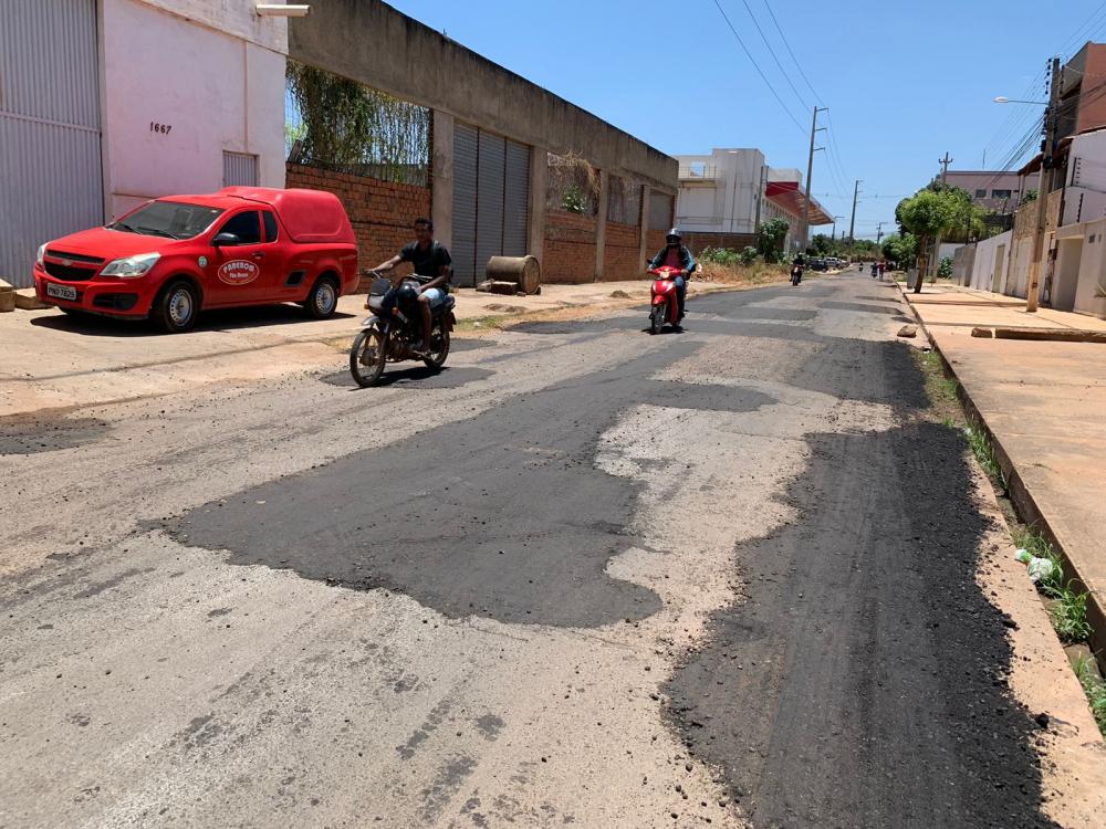 Prefeitura de Picos realiza obras de tapa buracos em vários bairros de Picos