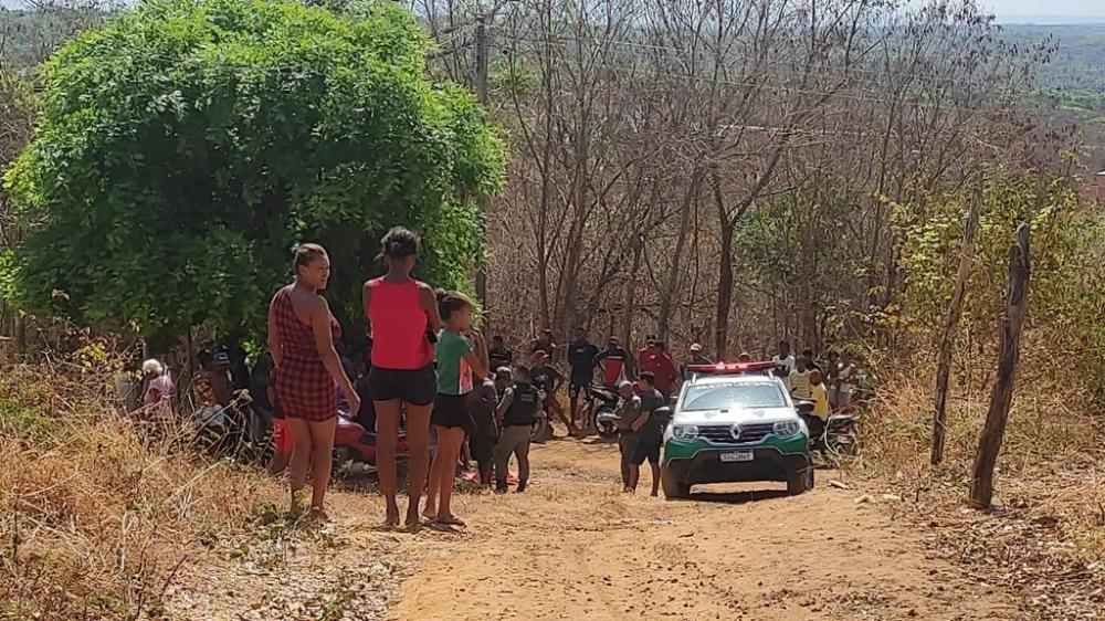 Homem tem a cabeça decepada com um facão após briga em Regeneração