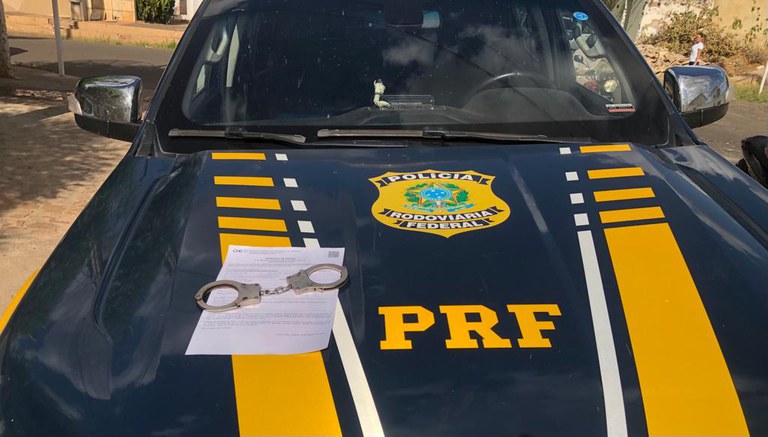 Foragido da Justiça de Alagoas por inadimplência de pensão alimentícia é preso pela PRF em Picos