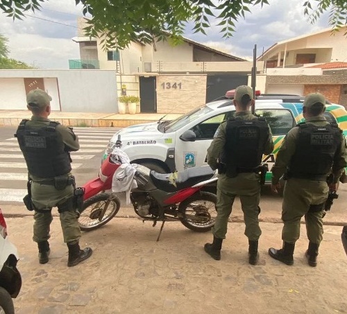 Motocicleta furtada é recuperada pela Polícia Militar em Picos