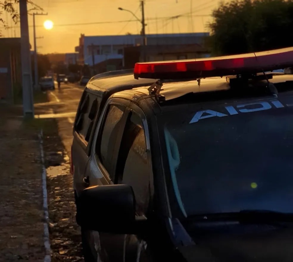 Polícia interrompe velório após filhos encontrarem manchas no corpo da mãe; mulher seria sepultada sem registro