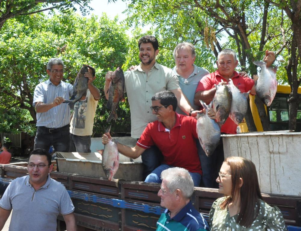 Prefeitura de Hugo Napoleão distribui 3,3 toneladas de peixes para população do município