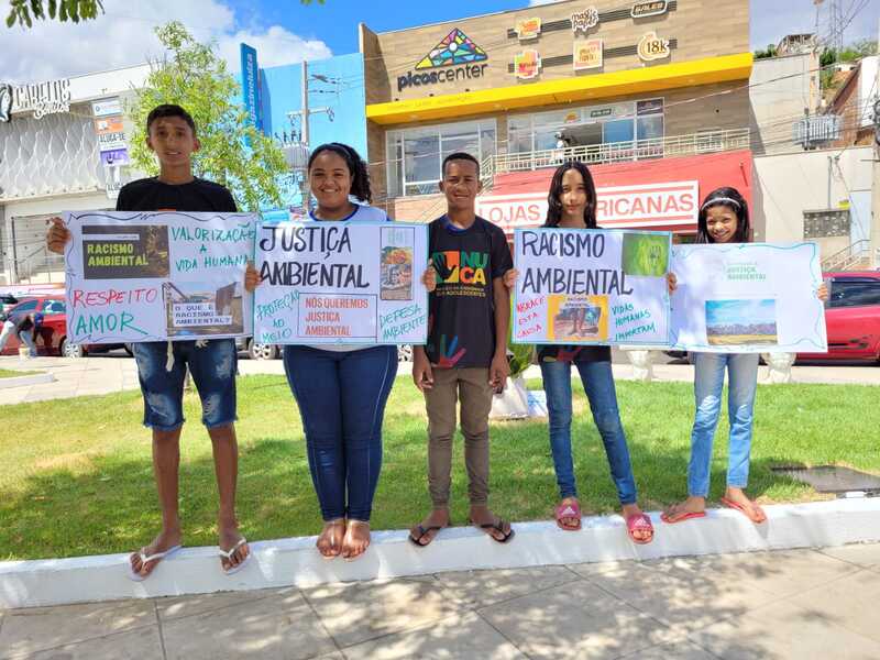 Secretaria de Educação realiza ação sobre Justiça Climática e Racismo Ambiental na Praça Félix Pacheco