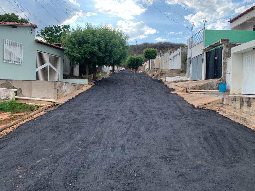 Prefeitura de Picos realiza operação asfáltica no bairro Aerolândia