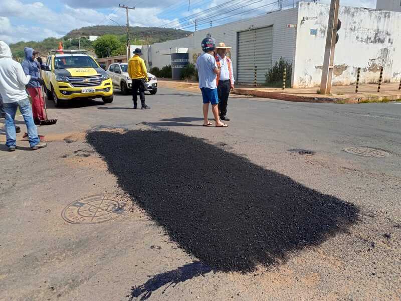 Operação tapa-buracos é concluída nas ruas que ligam a Avenida Severo Eulálio e São Sebastião