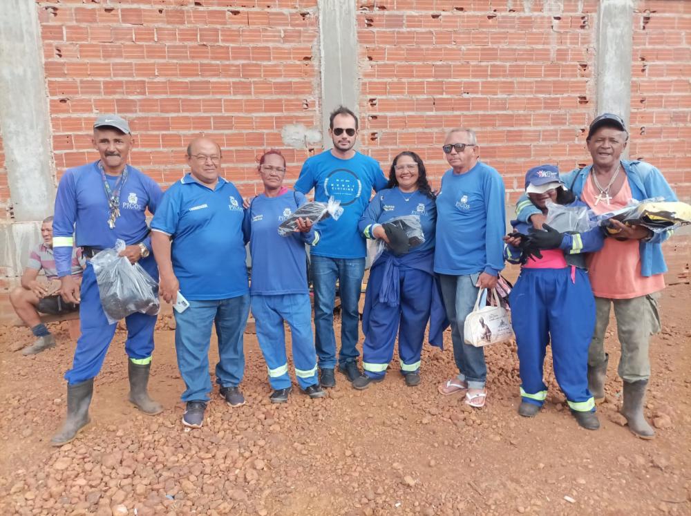 Prefeitura de Picos realiza entrega de novos EPI’s para os garis