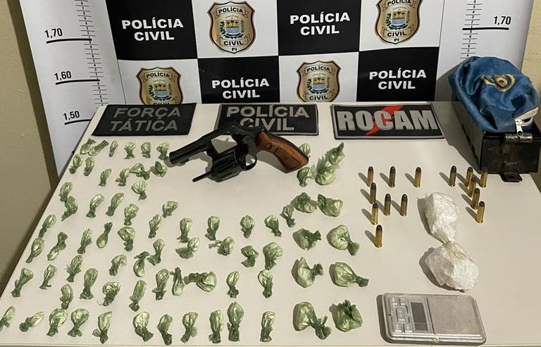 Polícia apreende armas, drogas e munições durante operação em Picos