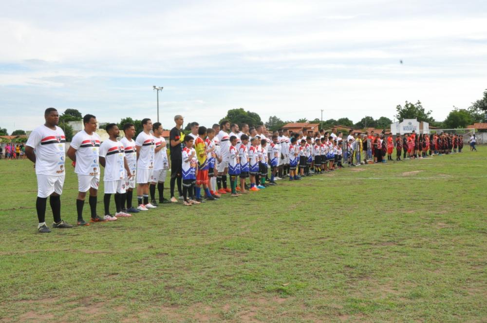 Ex-jogadores Aloísio Chulapa e Ronaldo Angelim participam de jogo beneficente em São Gonçalo do Piauí
