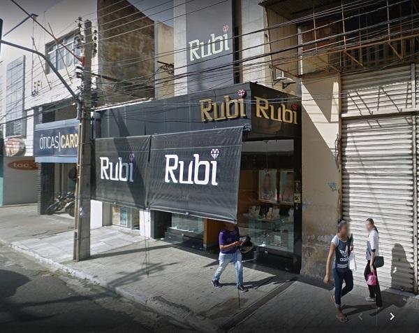 Quadrilha fortemente armada faz arrastão na Joalheria Rubi no centro de Teresina