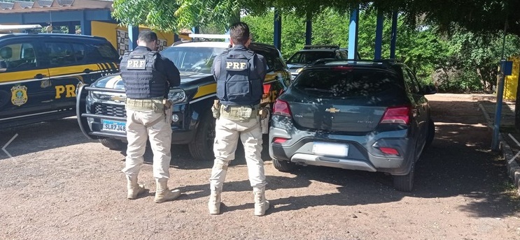 Em Picos, PRF recupera veículo com restrição de roubo/furto de Pernambuco