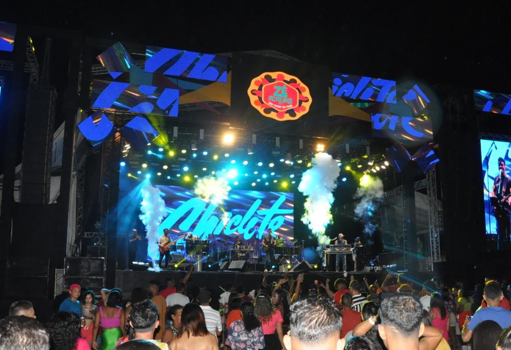 Muita chuva, festa e alegria marcam primeira noite do Zé Pereira de São Pedro do Piauí